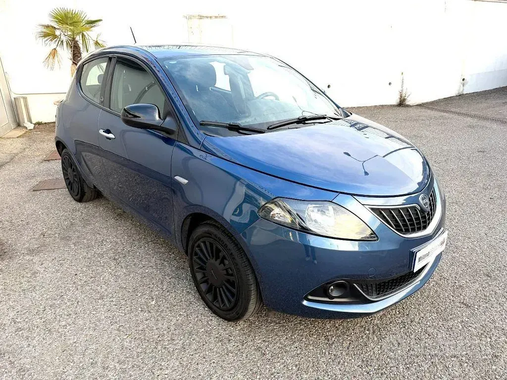 Usata Lancia Ypsilon Silver 69 CV (50 kW) 2021 Blu Utilitaria
