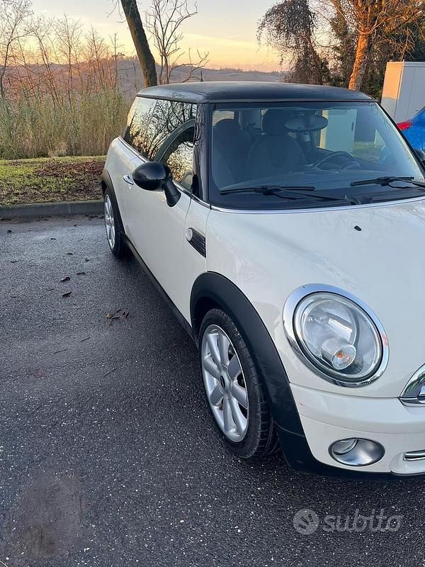 Usata Mini Cooper 120 CV (88 kW) 2009 Bianco Utilitaria