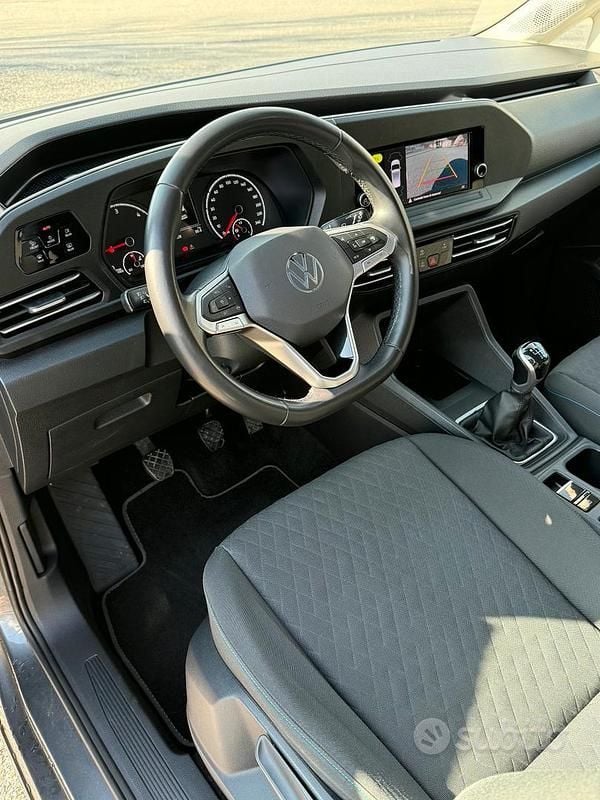 Usata VW Caddy Style 122 CV (89 kW) 2022 Grigio Monovolume