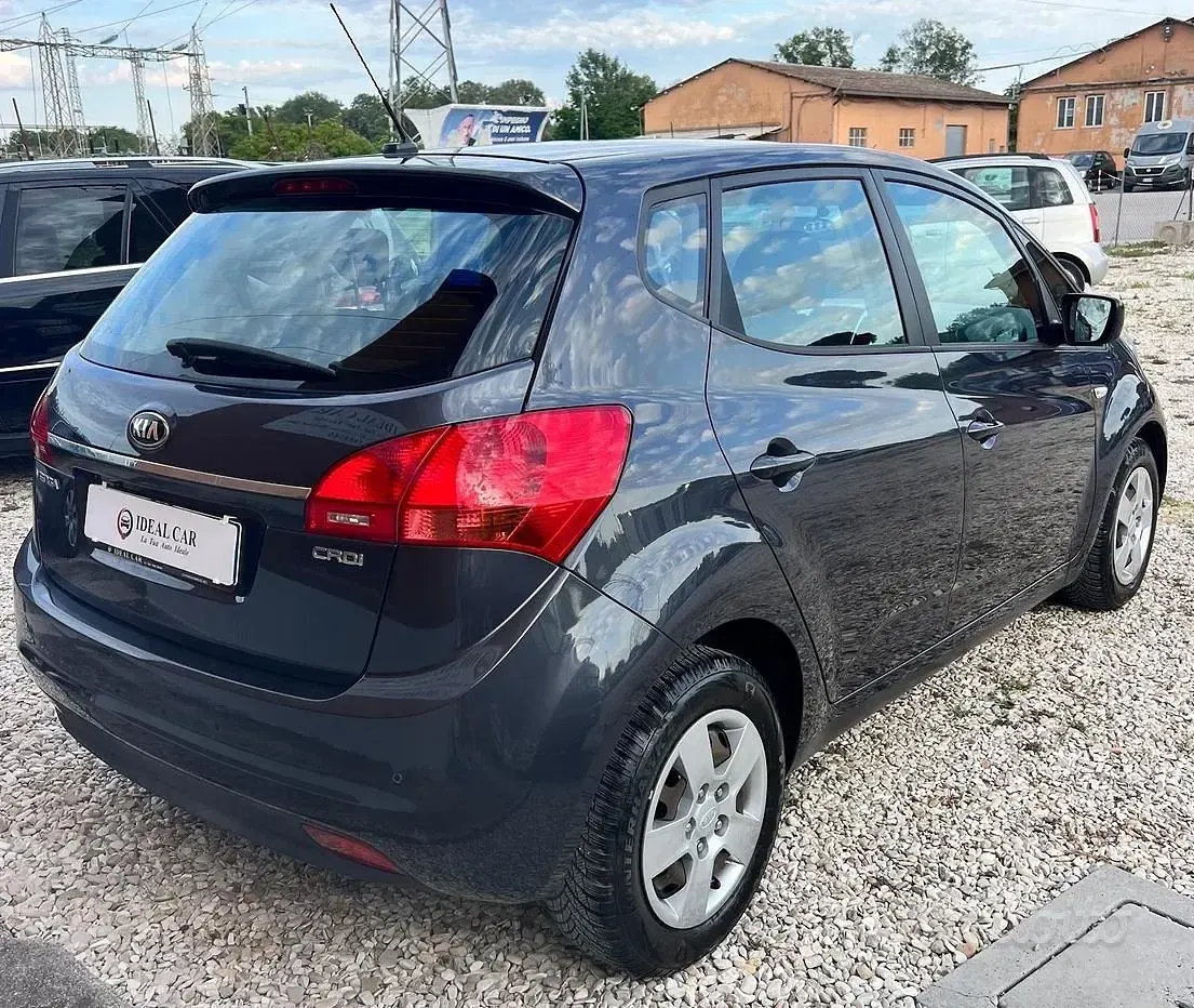 Usata Kia Venga Active 90 CV (66 kW) 2016 Blu Utilitaria