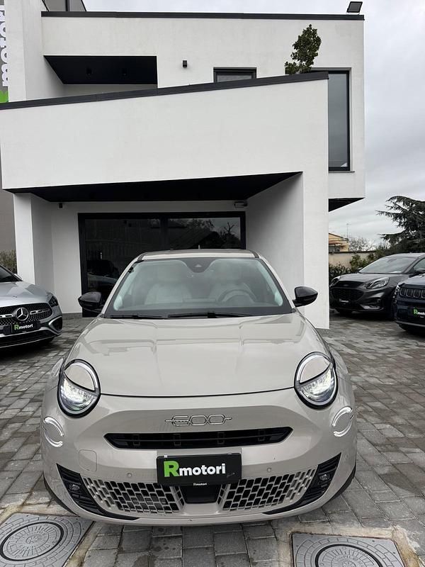 Usata Fiat 600 La Prima 110 CV (80 kW) 2025 Beige SUV