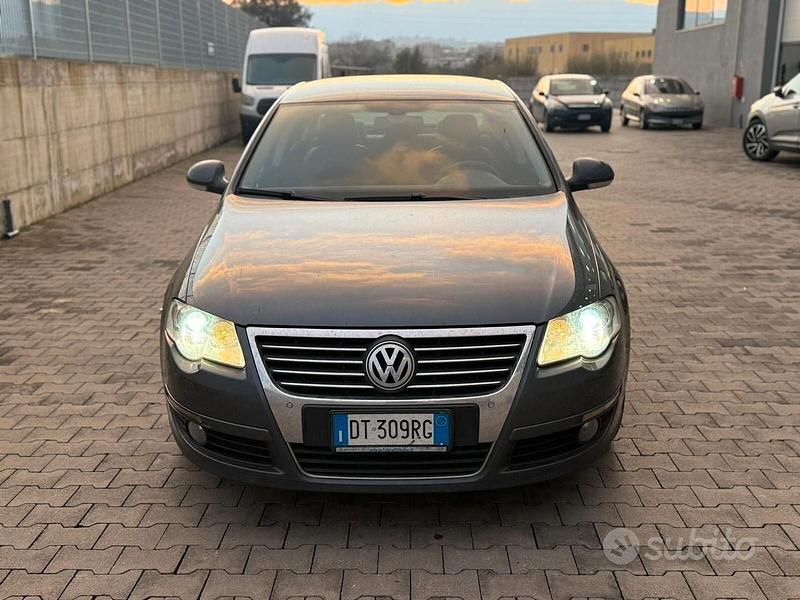 Usata VW Passat Highline 170 CV (125 kW) 2009 Grigio Berlina