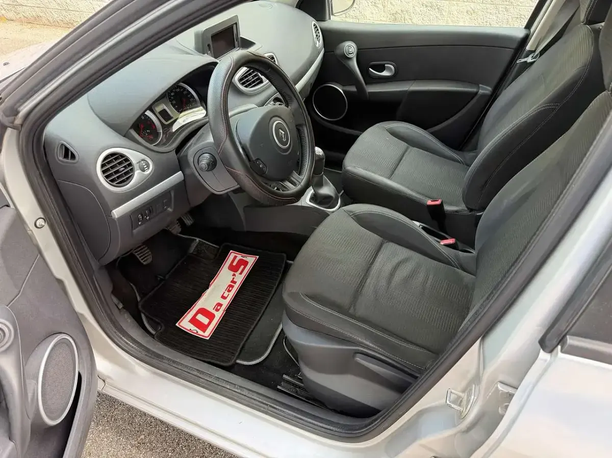 Usata Renault Clio II 75 CV (55 kW) 2009 Other Berlina
