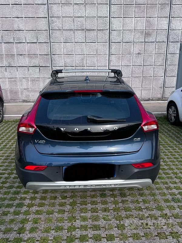 Usata Volvo V40 CC Plus 120 CV (88 kW) 2017 Blu Station wagon