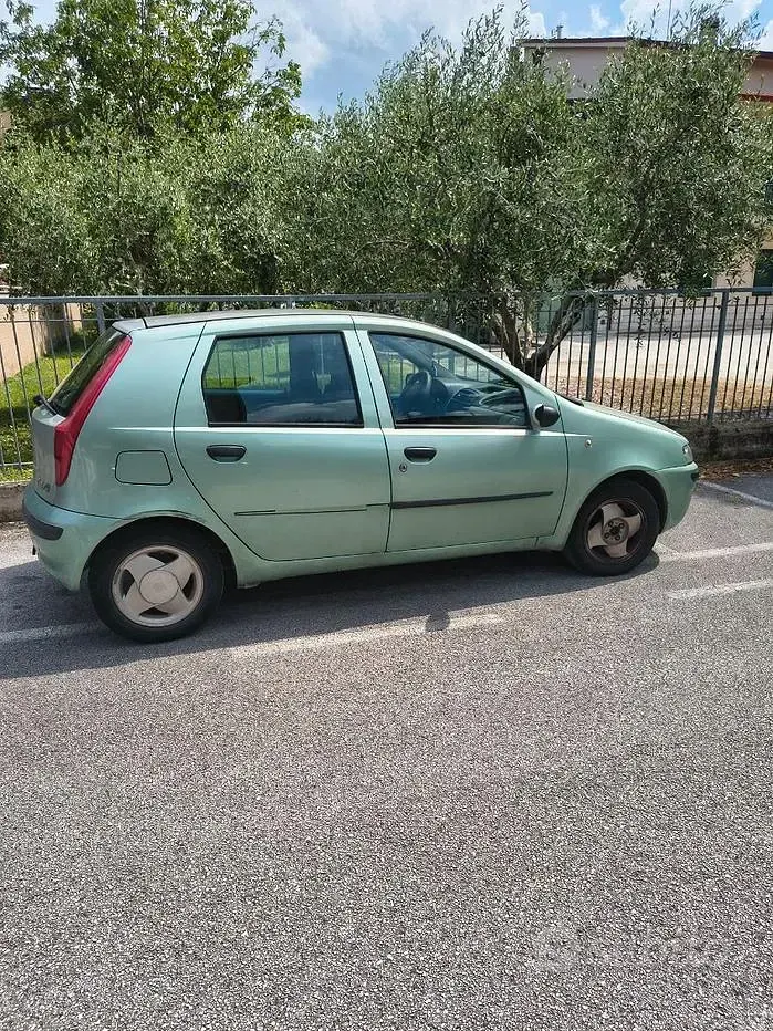 Usata Fiat Punto 60 CV (44 kW) 2000 Utilitaria