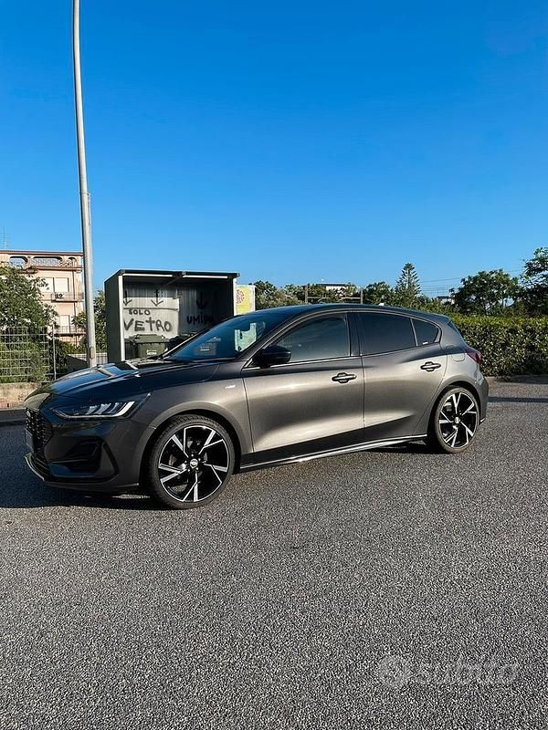 Usata Ford Focus 125 CV (91 kW) 2022 Grigio Berlina