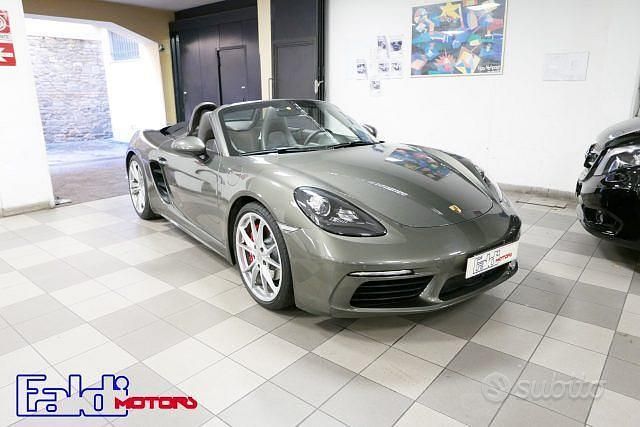 Grigio Usata 2021 Porsche 718 Boxster Cabrio | 68.950 € (Buon prezzo) - Immagine 1/4