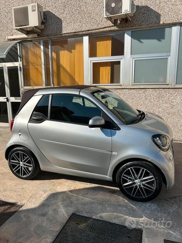 Grigio Usata 2018 Smart ForTwo Cabrio Brabus Cabrio | 19.000 € - Immagine 1/4