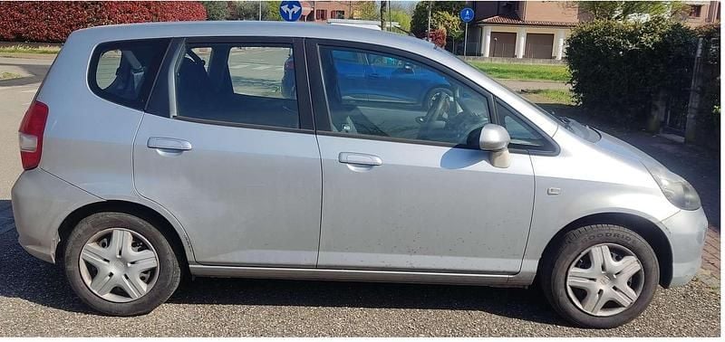 Usata Honda Jazz S 77 CV (56 kW) 2004 Argento Utilitaria