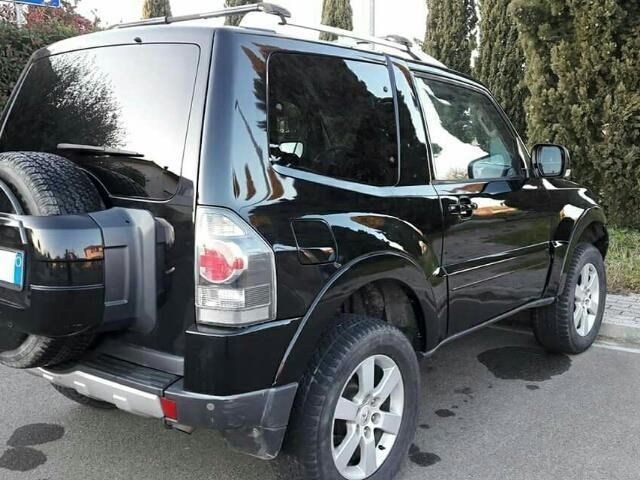 Mitsubishi pajero v8