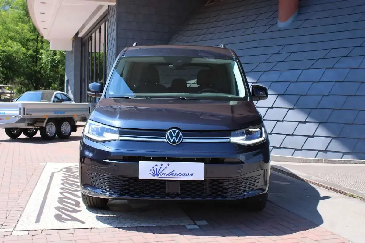 Usata VW Caddy Style 114 CV (83 kW) 2024 Blu/azzurro Monovolume