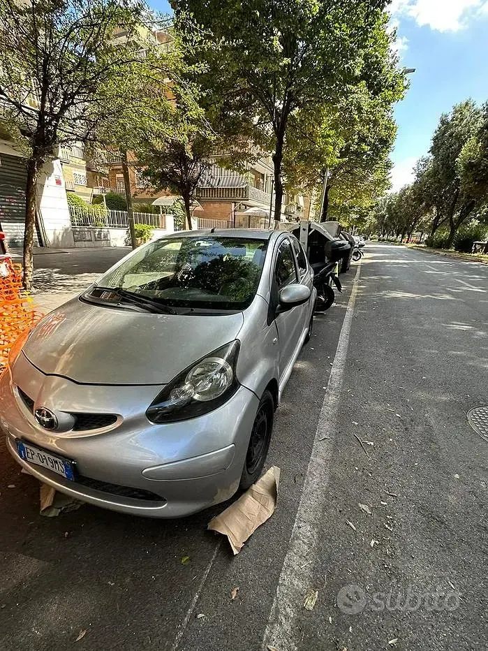 Usata Toyota Aygo 68 CV (50 kW) 2007 Grigio Utilitaria