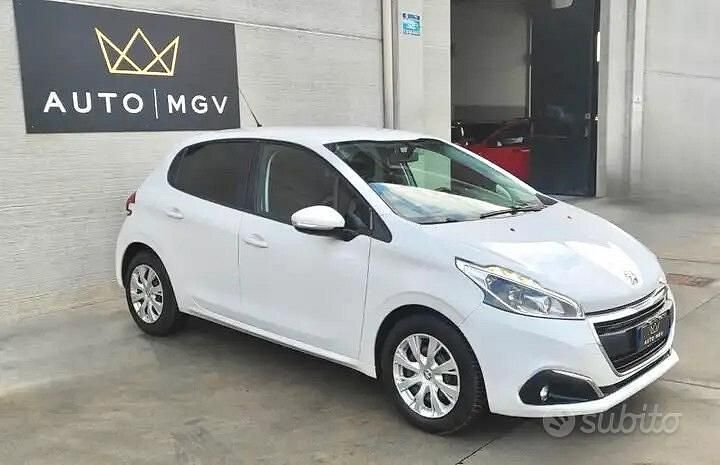 Usata Peugeot 208 Active 82 CV (60 kW) 2017 Bianco Utilitaria