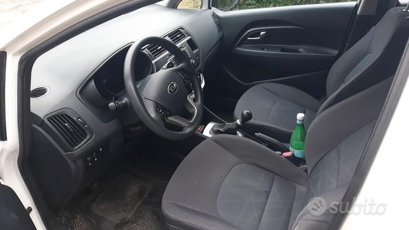 Usata Kia Rio 86 CV (63 kW) 2012 Bianco Utilitaria