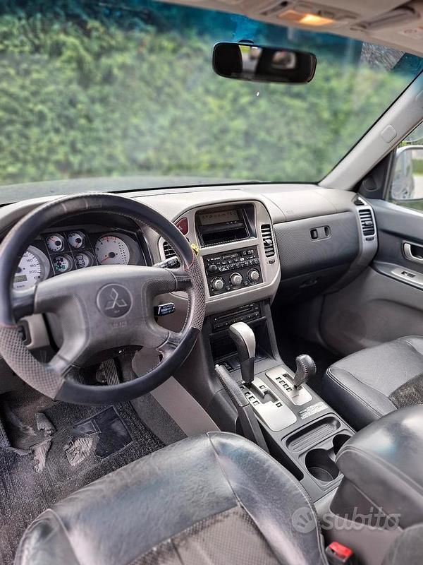 Usata Mitsubishi Pajero Intense 160 CV (117 kW) 2006 Grigio SUV