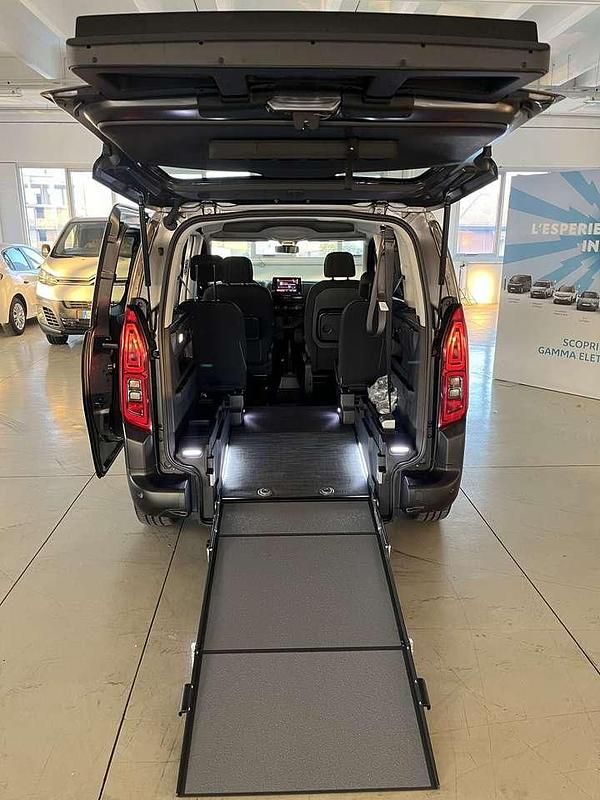 Usata Citroën Berlingo Feel 102 CV (75 kW) 2023 Grigio Monovolume