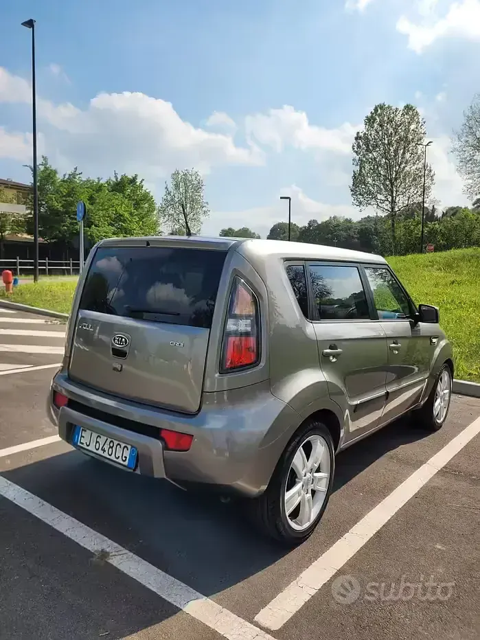 Usata Kia Soul Active 128 CV (94 kW) 2011 Grigio SUV