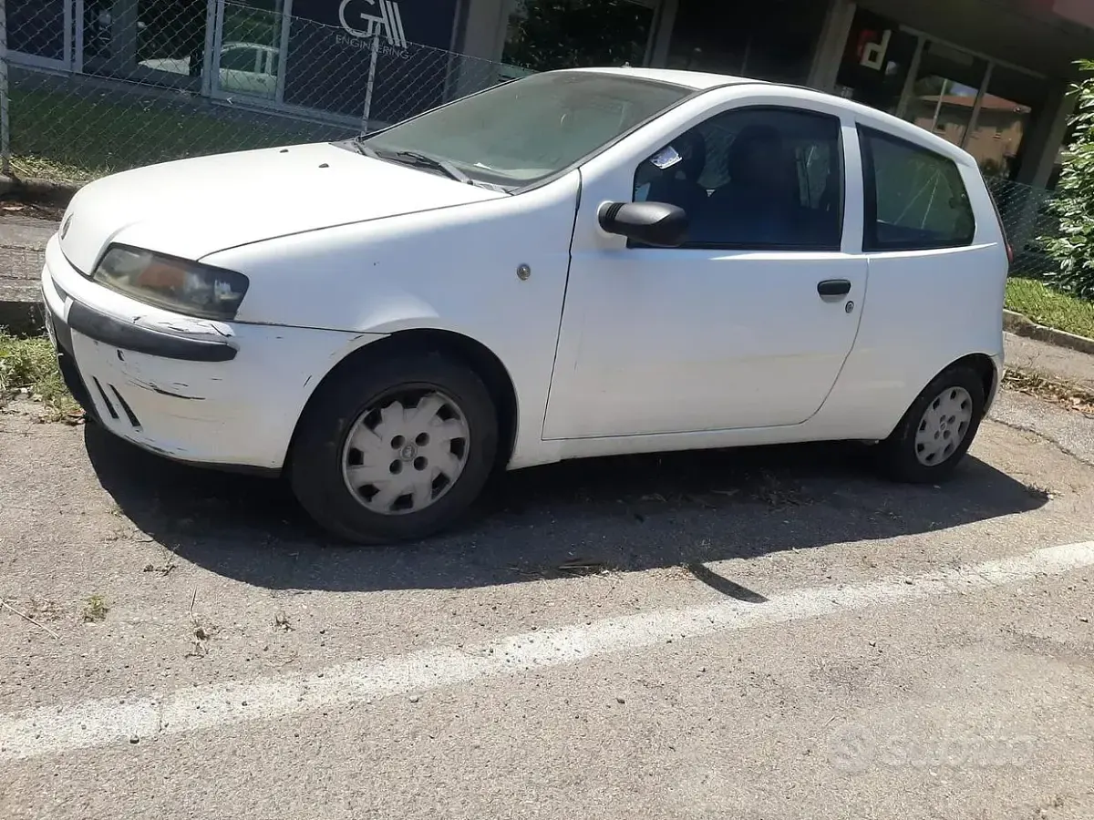 Usata Fiat Punto 80 CV (58 kW) 2003 Utilitaria