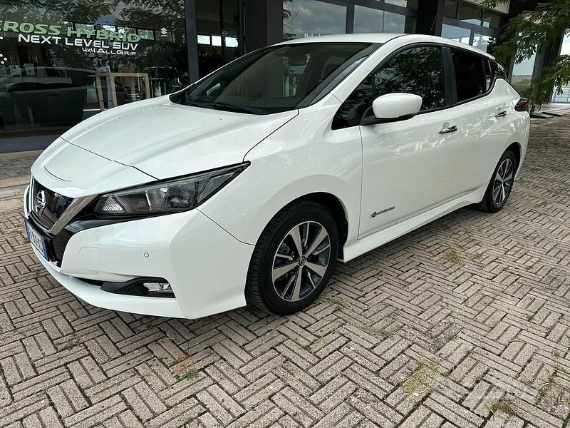 Usata Nissan Leaf Acenta 89 kW (122 CV) 2018 Bianco Utilitaria