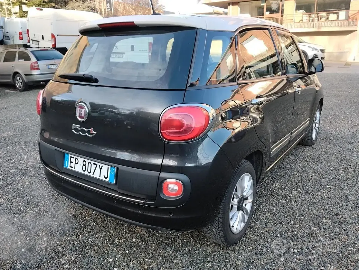 Begagnad Fiat 500L Lounge 85 HK (62 kW) 2012 Grå Minibuss