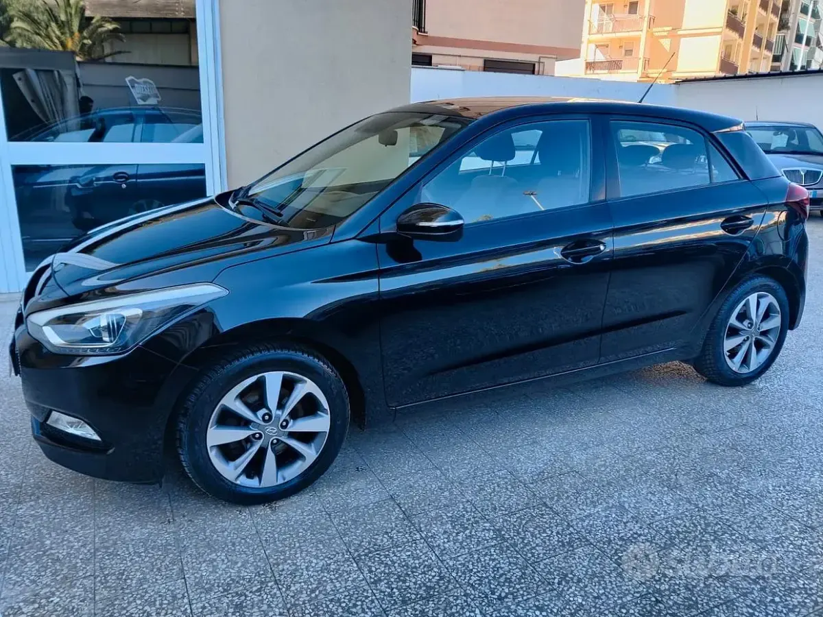 Usata Hyundai i20 Style 75 CV (55 kW) 2015 Nero Utilitaria