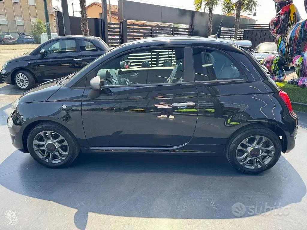 Usata Fiat 500 Sport 69 CV (50 kW) 2019 Nero pastello Utilitaria