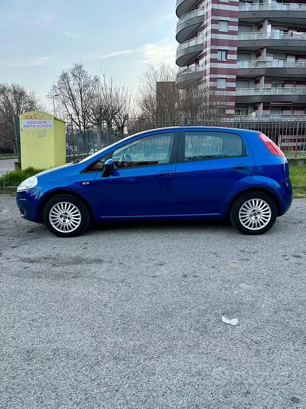 Usata Fiat Grande Punto Active 77 CV (56 kW) 2008 Blu Utilitaria