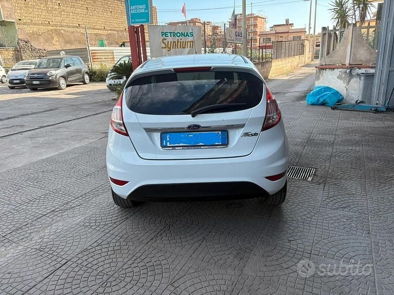 Usata Ford Fiesta Titanium 92 CV (67 kW) 2017 Bianco Utilitaria