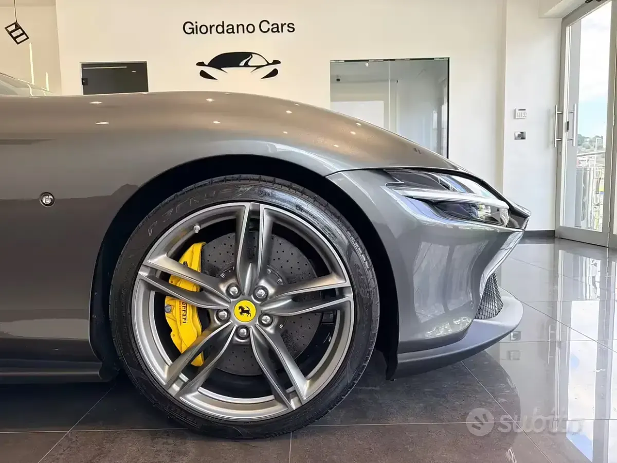 Usata Ferrari Roma 620 CV (456 kW) 2023 Grigio Coupé