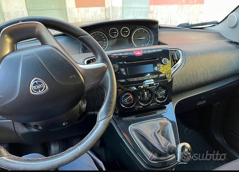 Usata Lancia Ypsilon 95 CV (69 kW) 2013 Nero Utilitaria