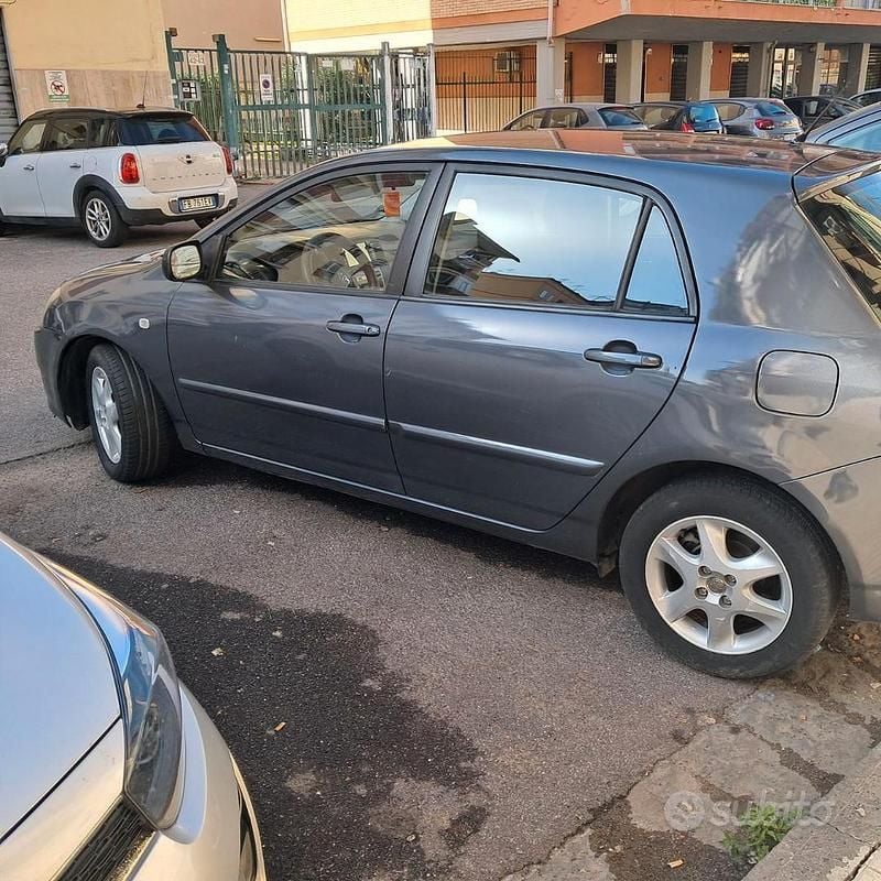 Usata Toyota Corolla 90 CV (66 kW) 2006 Grigio Berlina