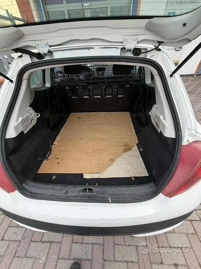 Usata Peugeot 207 68 CV (50 kW) 2007 Bianco Berlina