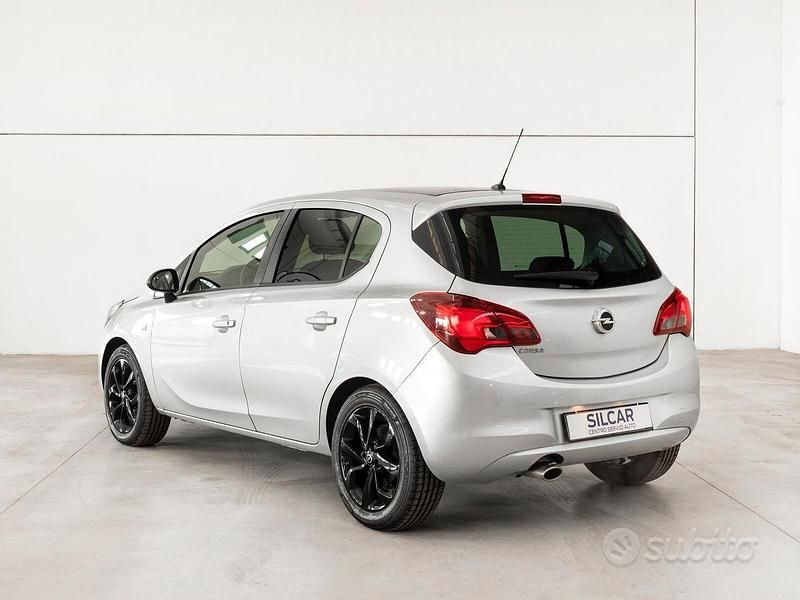 Usata Opel Corsa 90 CV (66 kW) 2016 Argento Berlina