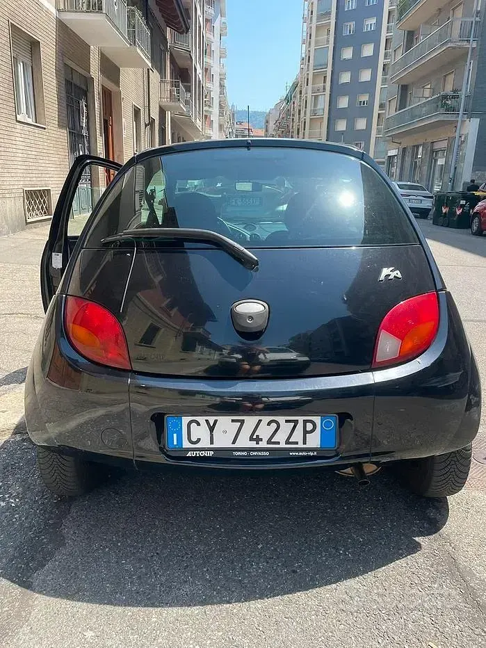 Usata Ford SportKa Sport 69 CV (50 kW) 2005 Nero Utilitaria