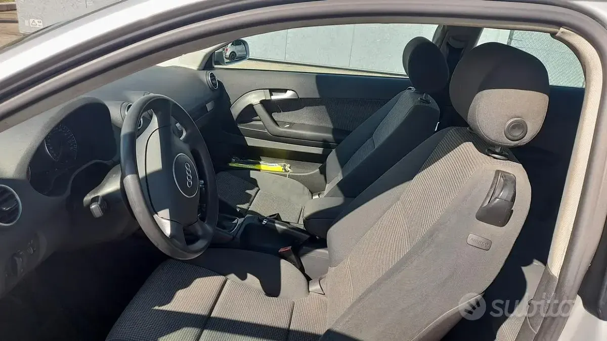 Usata Audi A3 102 CV (75 kW) 2003 Grigio Utilitaria