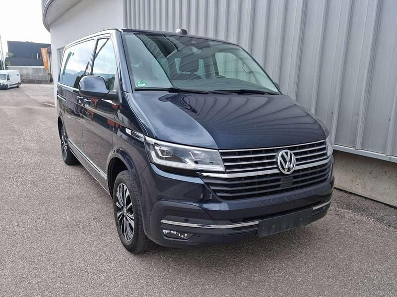 Usata VW Multivan Generation Six 150 CV (110 kW) 2021 Blu/azzurro Furgone