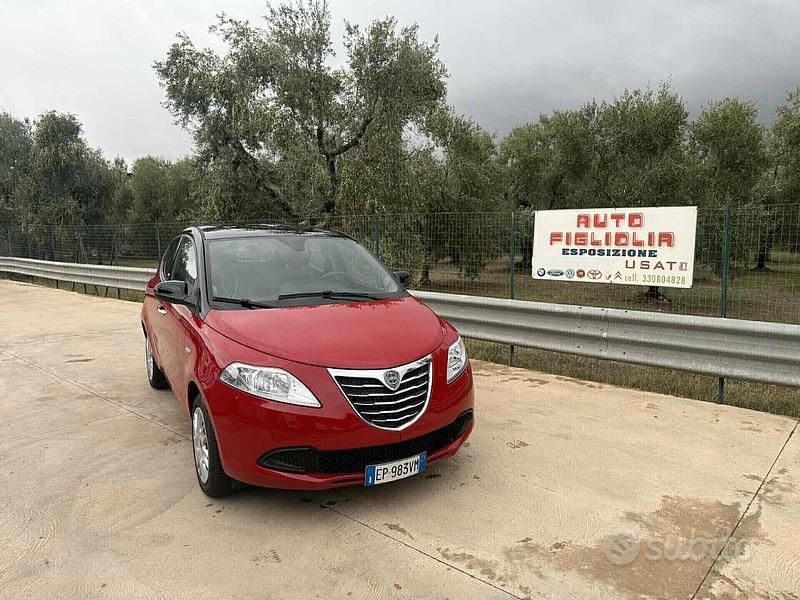 Usata Lancia Ypsilon 69 CV (50 kW) 2013 Rosso Utilitaria