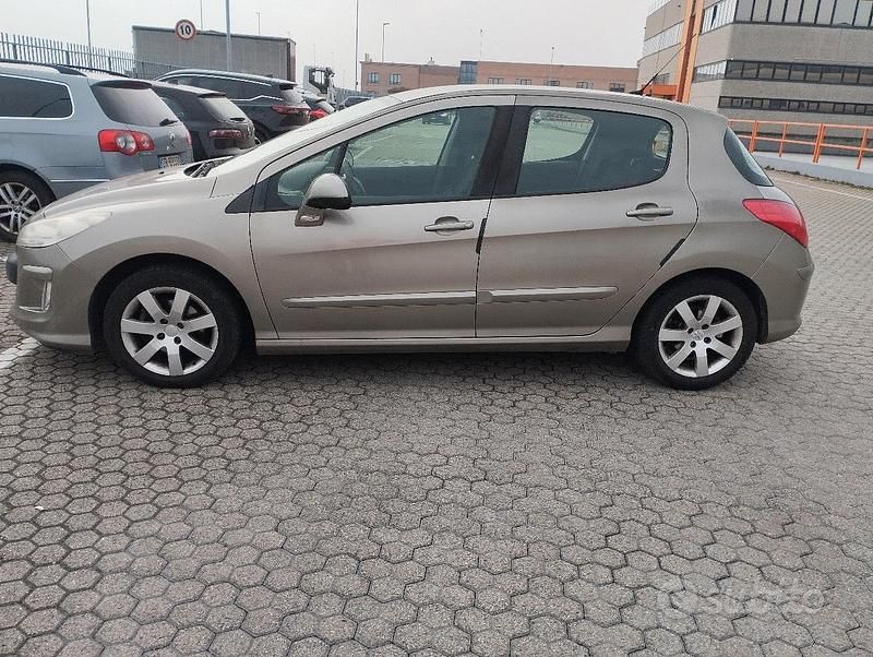 Usata Peugeot 308 95 CV (69 kW) 2011 Berlina