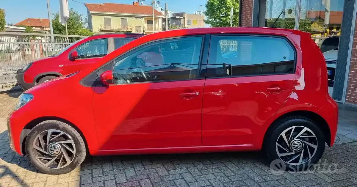 Usata VW up! Move 60 CV (44 kW) 2019 Rosso Utilitaria