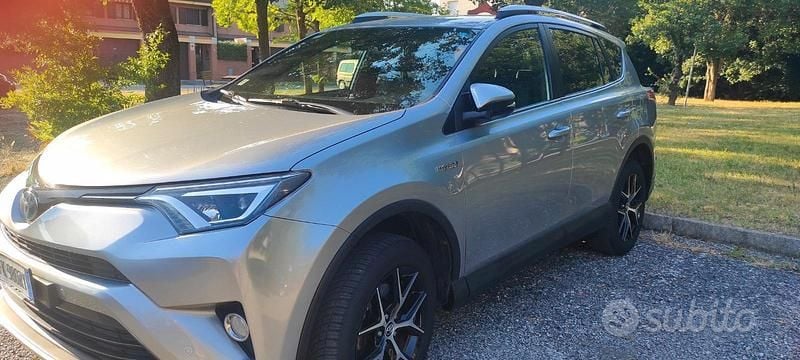 Usata Toyota RAV4 Hybrid Style 197 CV (144 kW) 2017 Argento SUV