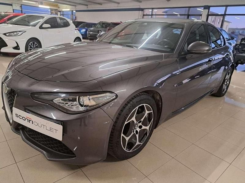 Usata Alfa Romeo Giulia Business 190 CV (139 kW) 2022 Grigio platino Berlina