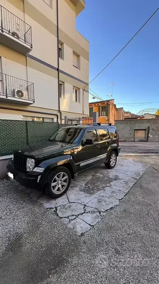 Usata Jeep Cherokee 200 CV (147 kW) 2011 Verde SUV