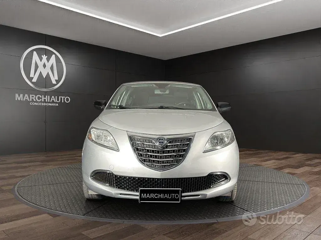 Usata Lancia Ypsilon Gold 69 CV (50 kW) 2014 Grigio Utilitaria