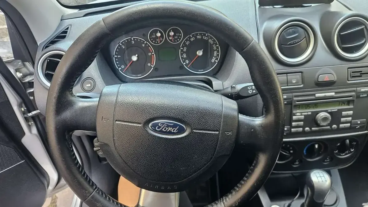 Usata Ford Fiesta Ghia 68 CV (50 kW) 2006 Utilitaria