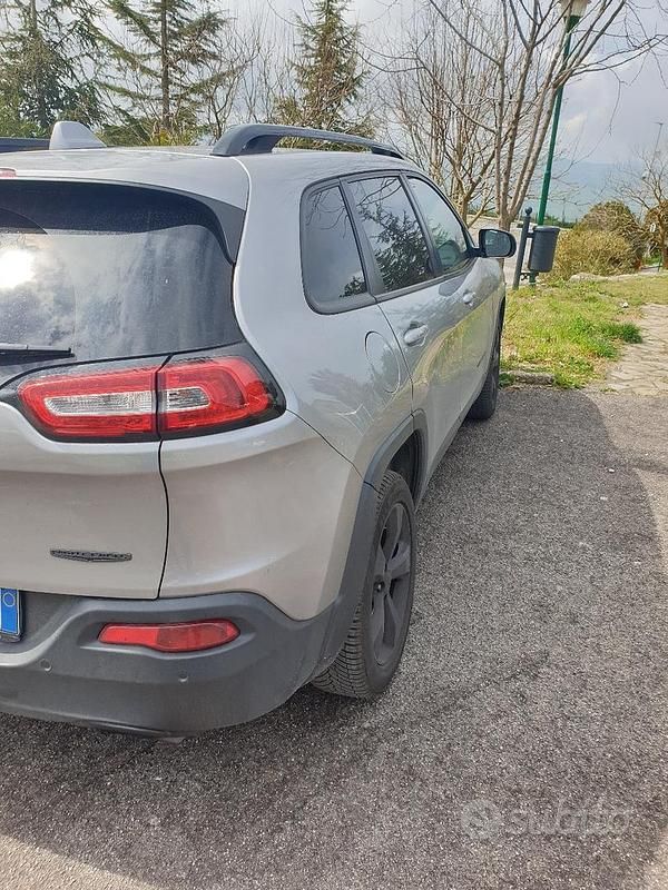 Usata Jeep Cherokee Night Eagle 185 CV (136 kW) 2018 Grigio SUV
