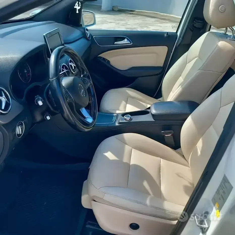 Usata Mercedes B180 Premium 109 CV (80 kW) 2015 Bianco Monovolume