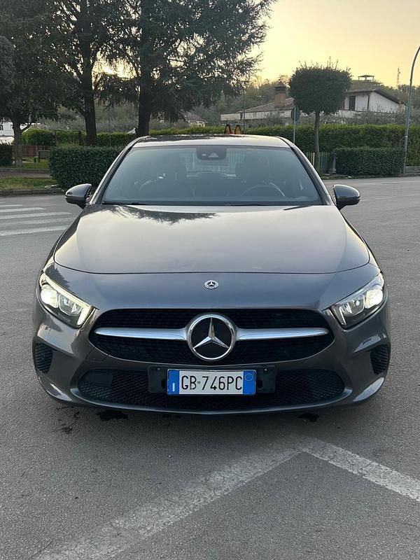 Usata Mercedes A180 115 CV (84 kW) 2020 Beige Berlina