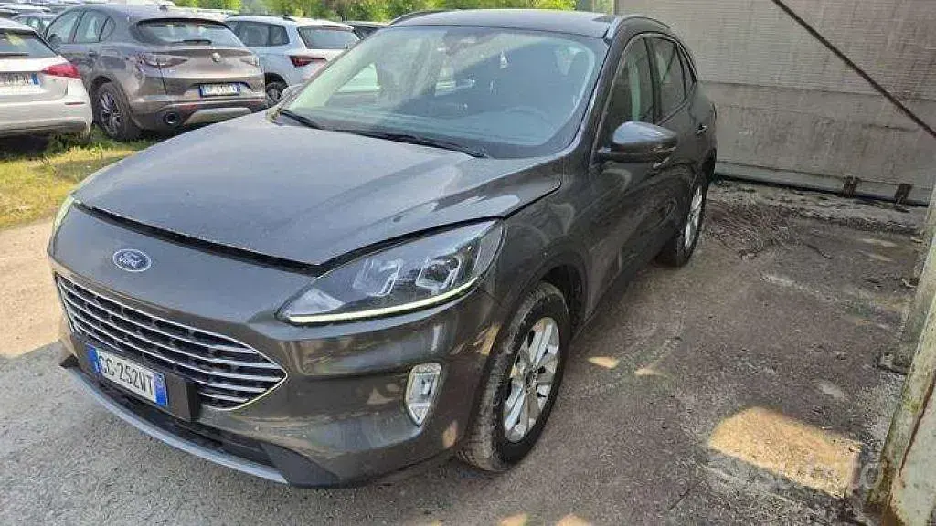 Usata Ford Kuga Titanium 150 CV (110 kW) 2021 Grigio SUV