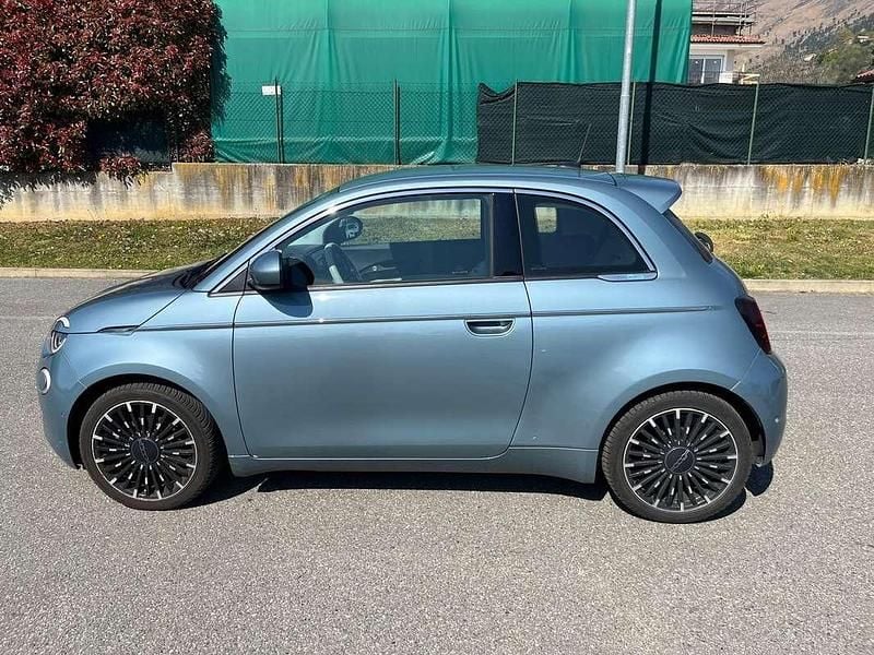 Usata Fiat 500e La Prima 86 kW (118 CV) 2021 Blu/azzurro Utilitaria