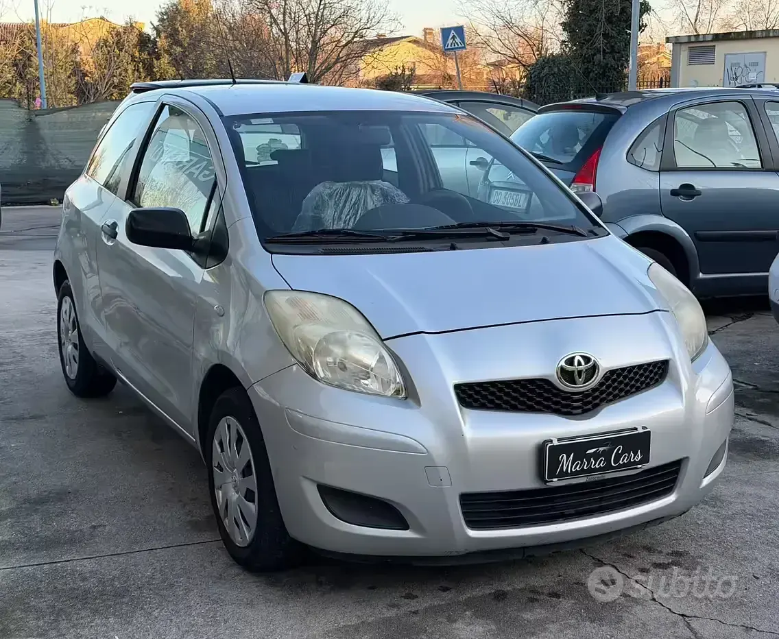Usata Toyota Yaris 69 CV (50 kW) 2009 Grigio Utilitaria